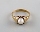 Scandinavian jeweler. 8 carat gold ring adorned with cultured pearl. 1930 / 
40
