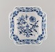 Antique Meissen "Blue Onion" square bowl in hand-painted porcelain. Early 20th 
century.
