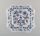 Large antique Meissen "Blue Onion" square bowl in hand-painted porcelain. Early 
20th century.
