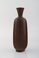 Berndt Friberg for Gustavsberg. Modernist vase in ceramics. Beautiful glaze in 
brown shades. 1960