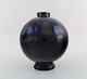 Henri Delcourt (1872-1963) for Boulogne sur Mer. Rund art deco vase i glaseret 
keramik. Smuk glasur i dybe blå nuancer. 1920/30