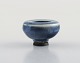 Isak Isaksson, svensk keramiker. Unika miniature vase i glaseret keramik. Smuk 
glasur i blå nuancer. Sent 1900-tallet.  

