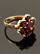 8 karat guld ring størrelse 50 med granater. 