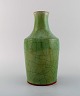 Christian Poulsen (1911-1991), Danmark. Unika vase i glaseret keramik. Smuk 
krakkeleret glasur i grønne nuancer. Ca. 1950.

