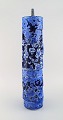 Isak Isaksson, svensk keramiker. Kolossal unika vase med låg i glaseret keramik. 
Smuk krystalglasur i blå nuancer. Sent 1900-tallet.  
