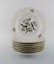 8 Royal Copenhagen "Forår" dybe tallerkener i porcelæn med motiver af fugle og 
bladværk. 1980