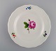 Antique Meissen dinner plate in hand-painted porcelain with flowers. Early 20th 
century.
