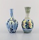 Tilgmans, Sverige. To vaser i glaseret keramik med håndmalede blomster. 
1960