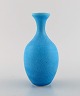 Gunnar Hartman (f. 1949), Sverige. Vase i glaseret keramik. Smuk glasur i lyse 
blå nuancer. Sent 1900-tallet.
