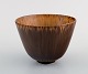 Gunnar Nylund for Rörstrand. Bowl in glazed ceramics. Beautiful glaze in brown 
shades. Mid-20th century.
