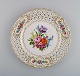 Hutschenreuther dinner plate in openwork porcelain with hand-painted flowers and 
gold decoration. 1960s.

