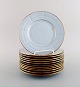 Arthur Percy for Upsala-Ekeby / Gefle. Tolv art deco Grand tallerkener i 
pastelblå porcelæn med håndmalet guldkant. 1930/40