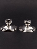 838 sølv lysestager H. 5 cm. fod 9,5 cm. 