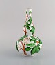 Dobbelt gourdformet Herend vase i håndmalet porcelæn med grene og bladværk. 
1980