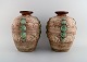 Louis Dage (1885-1961), fransk keramiker. To store vaser i glaseret keramik. 
Smuk glasur i grønne og lyse jordnuancer. 1930