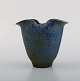 Arne Bang (1901-1983), Danmark. Vase i glaseret keramik. Modelnummer 33. Smuk 
glasur i blå og grønne nuancer. 1940/50