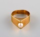Swedish jeweler. Modernist vintage ring in 18 carat gold adorned with cultured 
pearl. Dated 1965.
