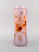 Antik vase i mundblæst opalineglas med håndmalede æbler. Ca. 1900.  
