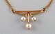 Scandinavian jeweler. Modernist necklace in 14 carat gold. Pendant with cultured 
pearls. Mid-20th century.
