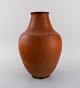 Triller Tobo, Sweden. Stylish unique vase in glazed ceramic. Beautiful glaze in 
light brown shades. 1970