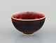 Friedl Holzer Kjellberg (1905-1993) for Arabia. Unika miniature skål i glaseret 
keramik. Smuk glasur i røde og brune nuancer. Finsk design, 1960
