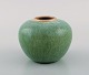 Pieter Groeneveldt (1889-1982), hollandsk keramiker. Unika vase i glaseret 
keramik. Smuk glasur i grønne nuancer. Midt 1900-tallet.

