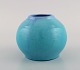 Pieter Groeneveldt (1889-1982), hollandsk keramiker. Unika vase i glaseret 
keramik. Smuk glasur i turkis nuancer. Midt 1900-tallet.
