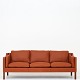 Roxy Klassik presents: Børge Mogensen / Fredericia FurnitureBM 2213 - Reupholstered 3-seater sofa in Passion ...