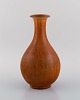 Gunnar Nylund for Rörstrand. Vase i glaseret keramik. Smuk glasur i lyse brune 
nuancer. Midt 1900-tallet.
