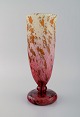 Schneider, France. Large art deco vase in mouth blown art glass. 1930s / 40s.
