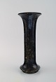 Jean Langlade (1879-1928), fransk keramiker. Slank vase i glaseret keramik. Smuk 
glasur i sorte, isblå og jordnuancer. 1920