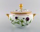 Bing & Grøndahl lidded tureen in porcelain with hand-painted flowers and gold 
decoration. Flora Danica style, 1920s / 30s.
