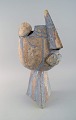 Christina Muff, dansk samtidskeramiker (f. 1971). Stor kubistisk unika skulptur 
i gyldent stentøjsler med silkemat glasur. "Blow us a kiss".
