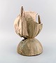 Christina Muff, dansk samtidskeramiker (f. 1971). Stor kubistisk unika skulptur 
i glaseret stentøjsler. "Good things comin round". Smuk glasur i sand nuancer. 
