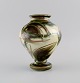 Kähler, HAK. Vase i glaseret keramik. Blomster på cremefarvet baggrund. Moderne 
design, 1930/40
