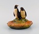 Ipsens enke, Danmark. Skål i håndmalet glaseret keramik modelleret med 
pingviner. 1920/30