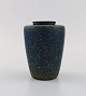 Arne Bang (1901-1983), Danmark. Sjælden vase i glaseret keramik. Smuk spættet 
glasur i blå og grønne nuancer. 1940