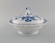 Meissen Blue Onion lidded tureen in hand-painted porcelain. Early 20th century.
