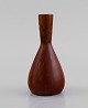 Carl Harry Stålhane (1920-1990) for Rörstrand. Vase i glaseret keramik. Smuk 
glasur i rødbrune nuancer. 1960