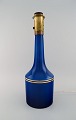Ateljé Lyktan, Sweden. Large table lamp in dark blue mouth-blown art glass with 
gold decoration. 1960s.

