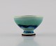 Berndt Friberg (1899-1981) for Gustavsberg Studiohand. Miniature skål i glaseret 
keramik. Smuk glasur i turkis og blå nuancer. Dateret 1974.
