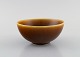 Palshus skål i glaseret keramik. Smuk harepels glasur i lyse brune nuancer. 
Dateret 1968.
