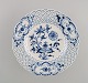 Meissen Blue Onion compote in openwork porcelain. Early 20th century.
