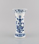 Antique Meissen Blue Onion vase in hand-painted porcelain. Approx. 1900.
