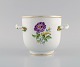 Meissen vase / flowerpot in hand-painted porcelain with flowers and gold edge. 
Handles modeled as branches. Early 20th century.
