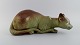 Lladro, Spanien. Stor og sjælden skulptur i glaseret keramik. Liggende kat. 
1960