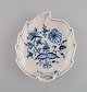 Leaf-shaped Meissen Blue Onion dish in hand-painted porcelain. Early 20th 
century.
