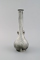Svend Hammershøi for Kähler. Smalhalset vase i glaseret stentøj. Smuk gråsort 
dobbeltglasur. 1930/40