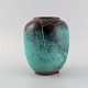 Richard Uhlemeyer (1900-1954), Tyskland. Vase i glaseret keramik. Smuk 
krakeleret glasur i mørke og turkis nuancer. 1940