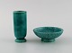 Wilhelm Kåge (1889-1960) for Gustavsberg. Argenta art deco vase og skål i 
glaseret keramik. Smuk glasur i grønne nuancer. Midt 1900-tallet.
